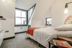 Iron/ironing board, free WiFi, bed sheets - 2 Bed in St. Ives (oc-r28154) (St Ives)