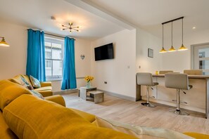 TV - 2 Bed in St. Ives (oc-s28155) (St Ives)