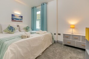 Unclassified image, 2 of 16, button - 2 Bed in St. Ives (oc-s28155) (St Ives)