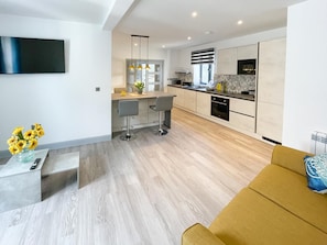 Unclassified image, 5 of 16, button - 2 Bed in St. Ives (oc-s28155) (St Ives)