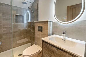 Towels - 2 Bed in St. Ives (oc-s28155) (St Ives)