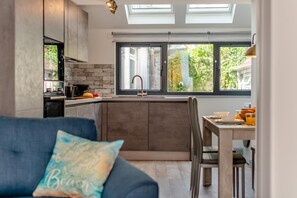 Microwave, oven, dishwasher, high chair - 2 Bed in St. Ives (oc-e28156) (St Ives)