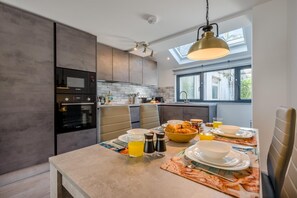 Microwave, oven, dishwasher, high chair - 2 Bed in St. Ives (oc-e28156) (St Ives)