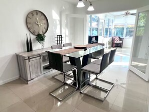 House, Multiple Beds, Non Smoking, Poolside | Dining - Amazon Heated Pool Perfect House (Miami)