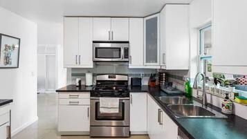 House, Multiple Beds, Non Smoking, Poolside | Private kitchen | Cookware/dishes/utensils