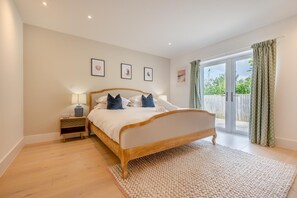 4 bedrooms, iron/ironing board, travel cot, free WiFi - 4 Bed in St. Merryn (oc-t29153) (Saint Merryn)