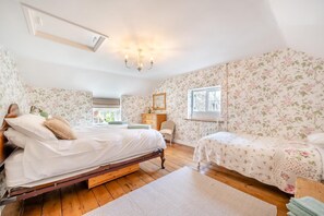 Iron/ironing board, travel crib, free WiFi, bed sheets - 3 Bed in Martinstown (oc-c29083) (Martinstown)