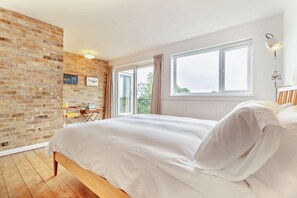 Travel cot, free WiFi, bed sheets - 3 Bed in Walberswick (oc-s29097) (Walberswick)