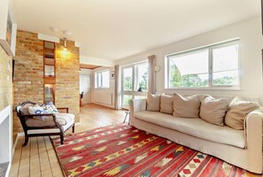 TV - 3 Bed in Walberswick (oc-s29097) (Walberswick)