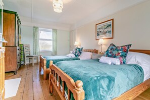 Iron/ironing board, free WiFi, bed sheets