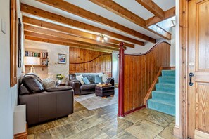 TV - 2 Bed in Port Mulgrave (oc-t29066) (Port Mulgrave)