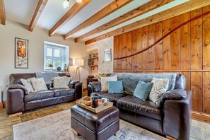 TV - 2 Bed in Port Mulgrave (oc-t29066) (Port Mulgrave)