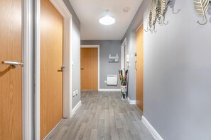 Interior - 3 Bed in Whitby (oc-f28862) (Whitby)