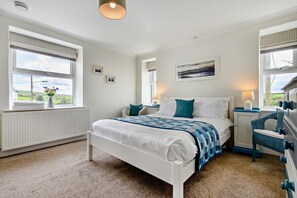 3 chambres, fer et planche à repasser, lit de bébé portatif