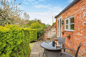 Outdoor dining - 1 Bed in Barton Turf (oc-s29126) (Neatishead)
