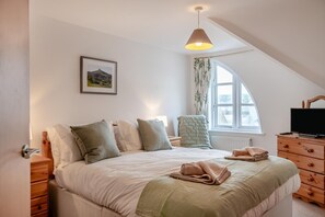 Iron/ironing board, bed sheets