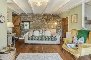 TV, fireplace - 2 Bed in Abergwaun (oc-t14348) (Dwrbach)