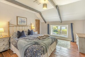 Iron/ironing board, free WiFi, bed sheets - 2 Bed in Abergwaun (oc-t14348) (Dwrbach)