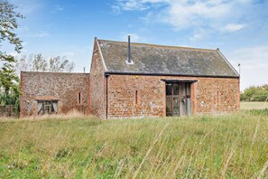 Exterior - 7 Bed in Ringstead (oc-f29155) (Ringstead)