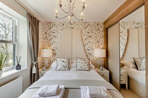 Silitysrauta/-lauta, ilmainen Wi-Fi, vuodevaatteet