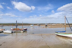 Beach - 1 Bed in Wells-next-the-Sea (oc-f29191) (Wells-next-the-Sea)
