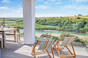 Outdoor dining - 6 Bed in Newquay (oc-e18072) (Newquay)