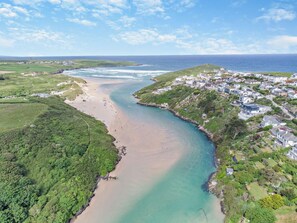 Beach - 6 Bed in Newquay (oc-e18072) (Newquay)