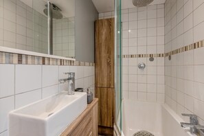 Towels - 1 Bed in Pluckley (oc-a29239) (Smarden)