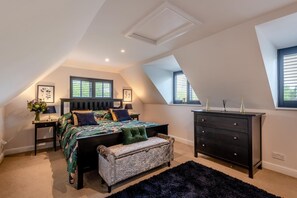 Een strijkplank/strijkijzer, reisbedje, gratis wifi, beddengoed