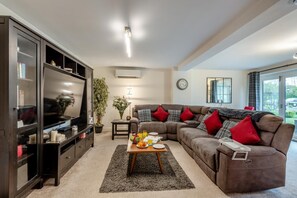 TV - 1 Bed in Pluckley (oc-a29239) (Smarden)