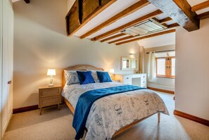 4 chambres, fer et planche à repasser, lit parapluie, Wi-Fi gratuit