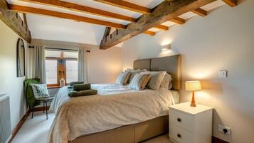 Iron/ironing board, travel cot, free WiFi, bed sheets