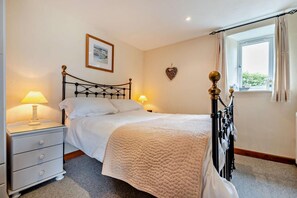 A bedroom with a bed, bedside tables, a window with curtains, and a wall-mounted picture. - 2 Bed in St. Issey (oc-t29235) (Saint Issey)