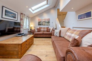 TV - 3 Bed in Freshwater East (oc-w29240) (Freshwater East)