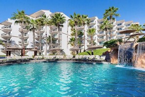 Pool - Cabo Beachfront condo for Holidays (Cabo San Lucas)