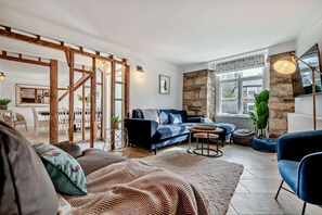 TV, fireplace - 9 Bed in St. Agnes (oc-port20) (Saint Agnes)