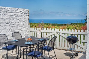 تناول الطعام بالخارج