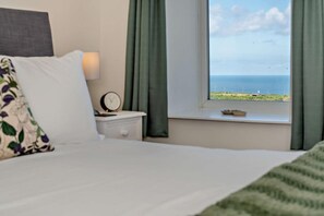 واي فاي مجانًا وملاءات أسرّة