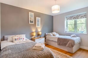 Iron/ironing board, free WiFi, bed sheets - 2 Bed in Winnards Perch (oc-s29311) (Winnard's Perch)