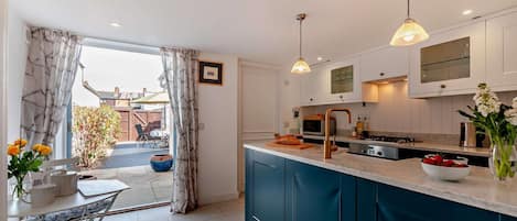 Microwave, oven, dishwasher, cookware/dishes/utensils