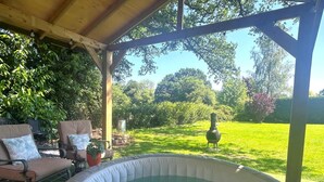 An outdoor hot tub area with chairs and a pergola. - 1 Bed in Cilycwm (oc-t29297) (Cilycwm)