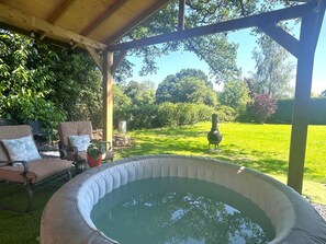 Outdoor spa tub - 1 Bed in Cilycwm (oc-t29297) (Cilycwm)