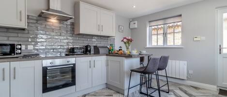 Microwave, oven, dishwasher, cookware/dishes/utensils