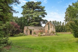 Property grounds - 2 Bed in Oxborough (oc-t29292) (Oxborough)