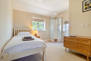 واي فاي مجانًا وملاءات أسرّة