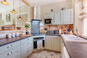 Oven, highchair, cookware/dishes/utensils - 2 Bed in Wooler (oc-r29229) (Kirknewton)