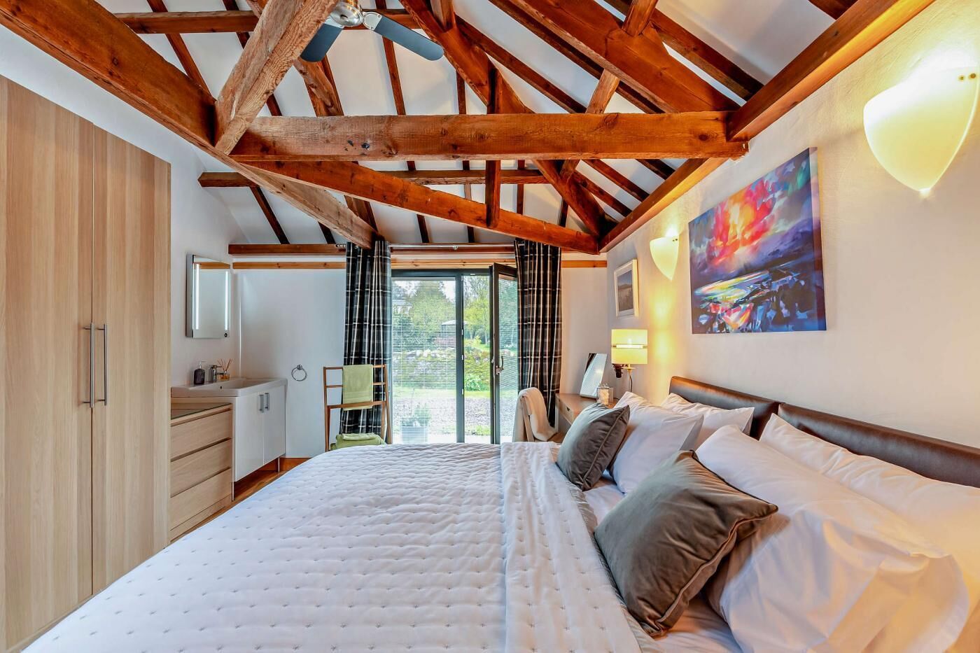 مكواة/لوح كي وواي فاي مجانًا وملاءات أسرّة