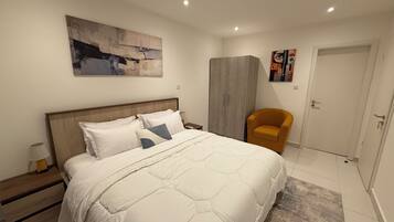 Iron/ironing board, free WiFi, bed sheets