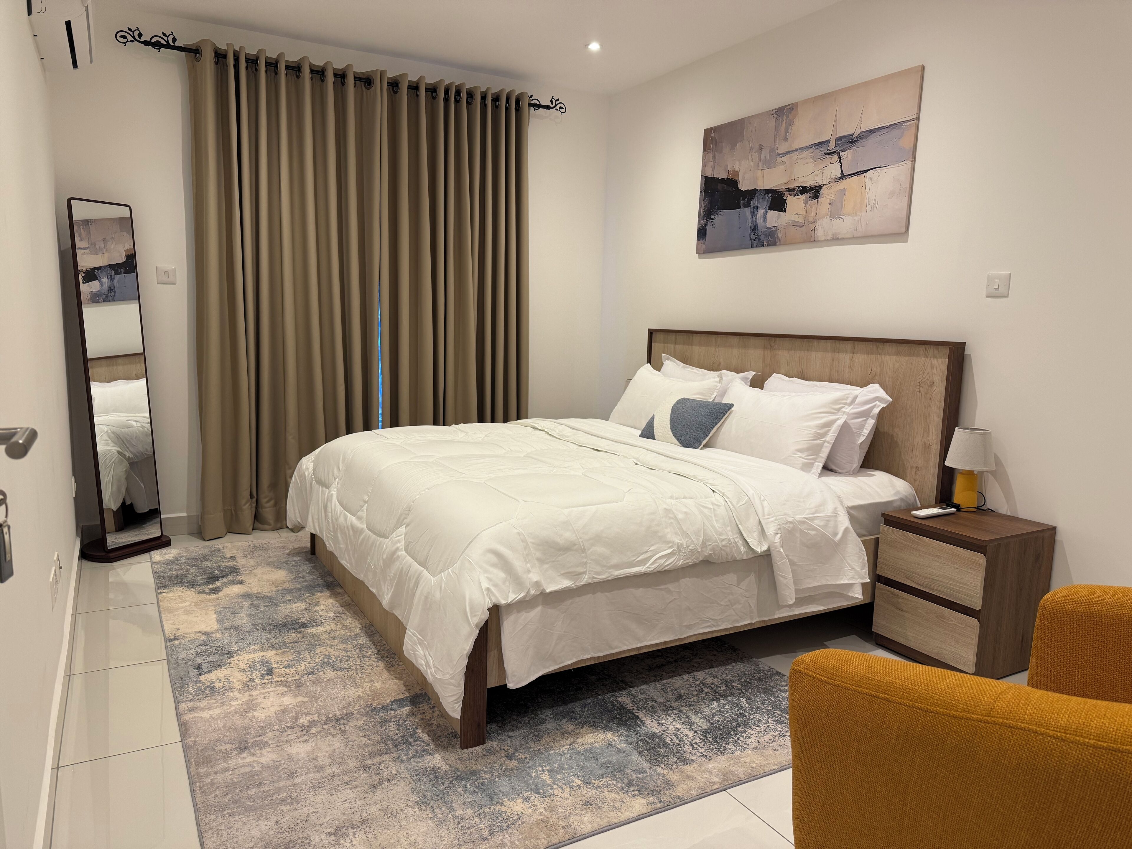 Iron/ironing board, free WiFi, bed sheets