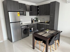 電子レンジ、オーブン、コンロ、食器洗い機